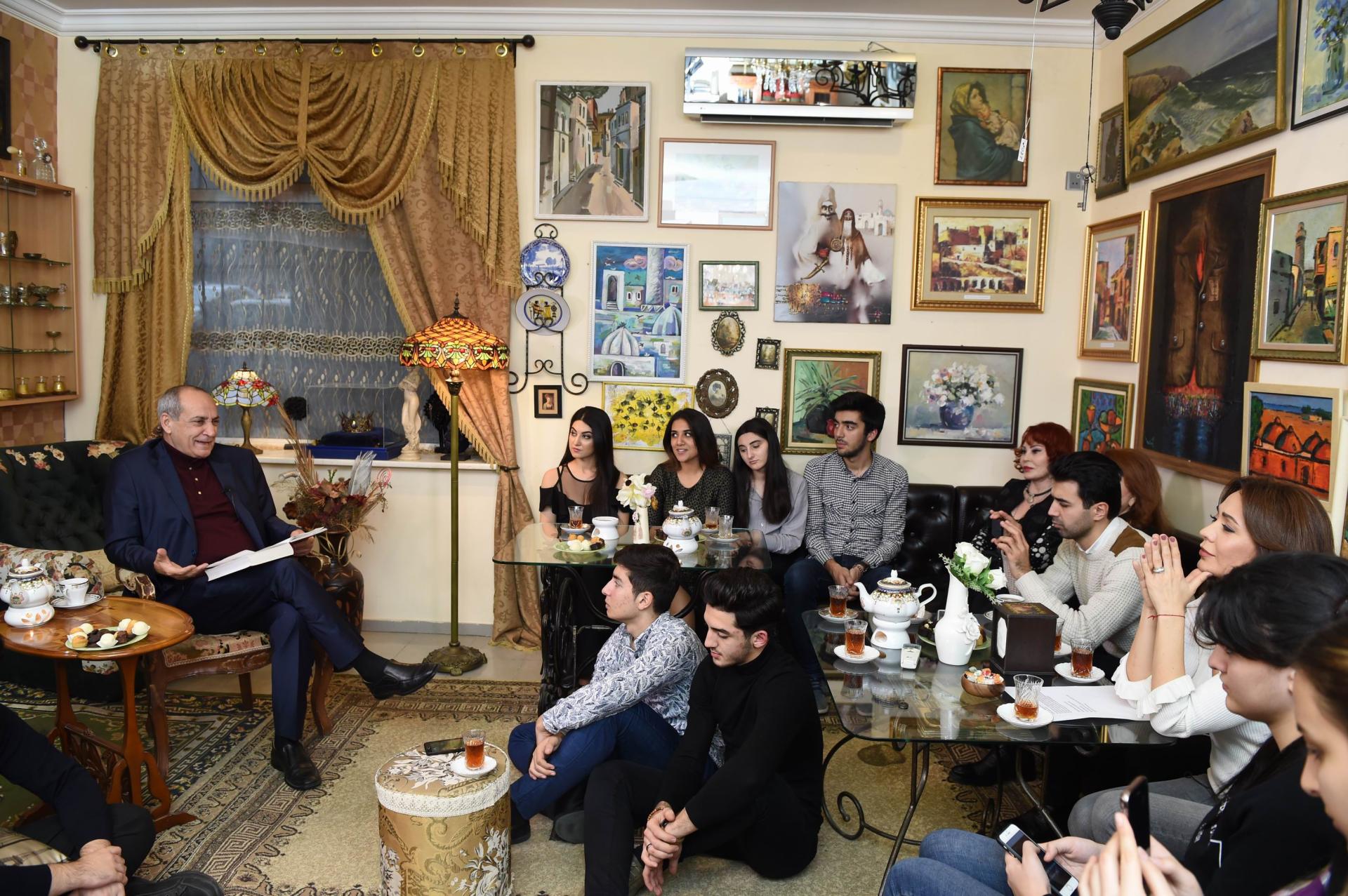 Gənclər Fondunun yeni layihəsinin ilk qonağı Rasim Balayev olub (FOTO)