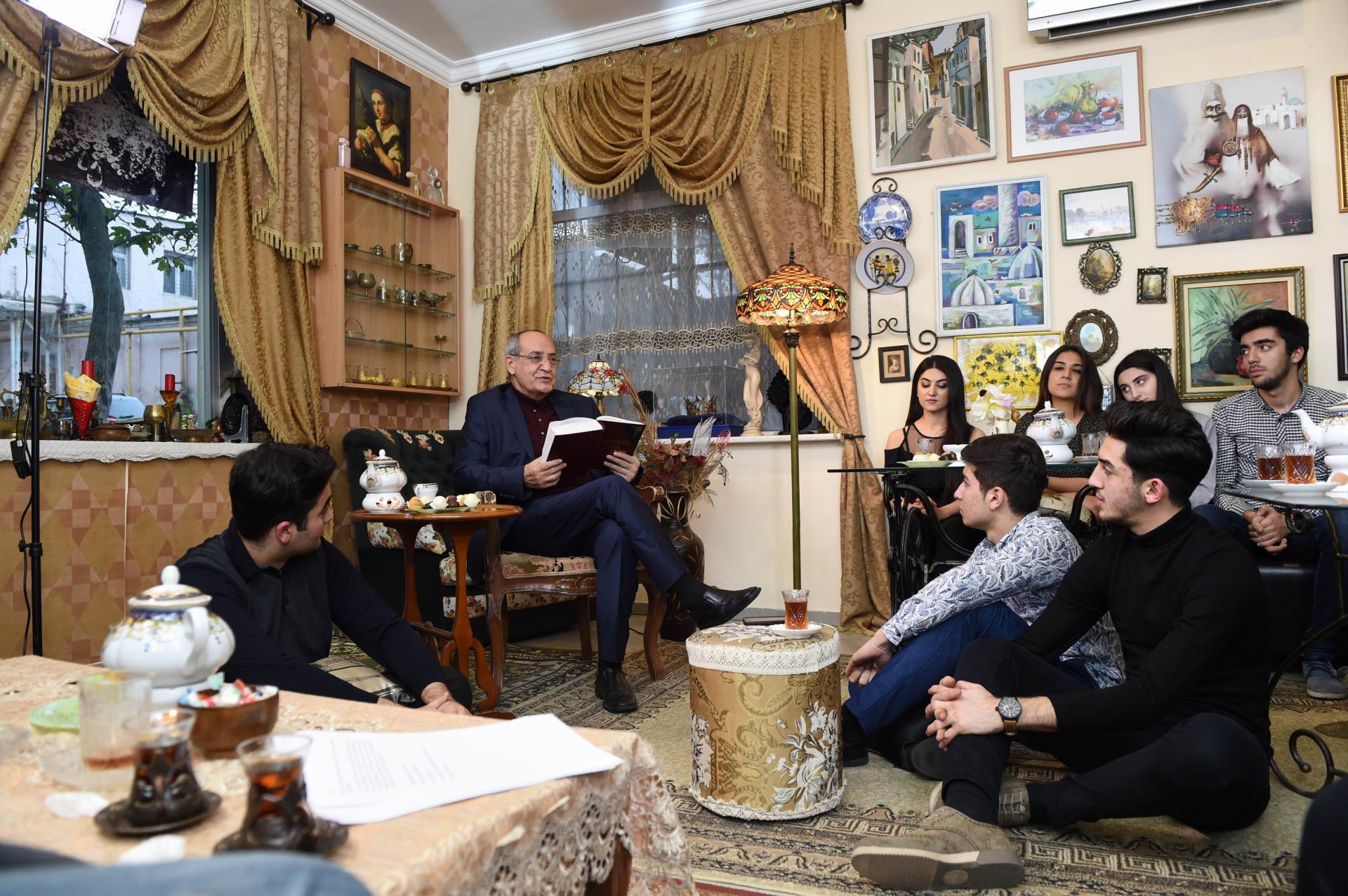 Gənclər Fondunun yeni layihəsinin ilk qonağı Rasim Balayev olub (FOTO)