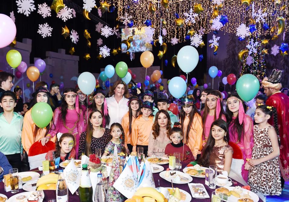 Birinci vitse-prezident Mehriban Əliyeva: 2017-ci il bütün Azərbaycan xalqı üçün uğurlu oldu (FOTO)