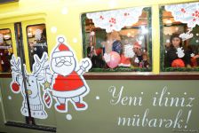 Bakı metrosunda Yeni il şənliyinə start verildi (FOTO/VİDEO)