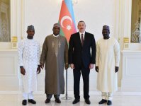 Azərbaycan Prezidenti bir sıra ölkələrin yeni səfirlərinin etimadnamələrini qəbul edib (FOTO) (YENİLƏNİB)