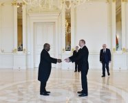 Azərbaycan Prezidenti bir sıra ölkələrin yeni səfirlərinin etimadnamələrini qəbul edib (FOTO) (YENİLƏNİB)