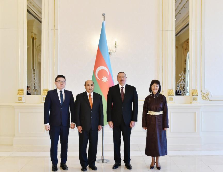 Azərbaycan Prezidenti bir sıra ölkələrin yeni səfirlərinin etimadnamələrini qəbul edib (FOTO) (YENİLƏNİB)