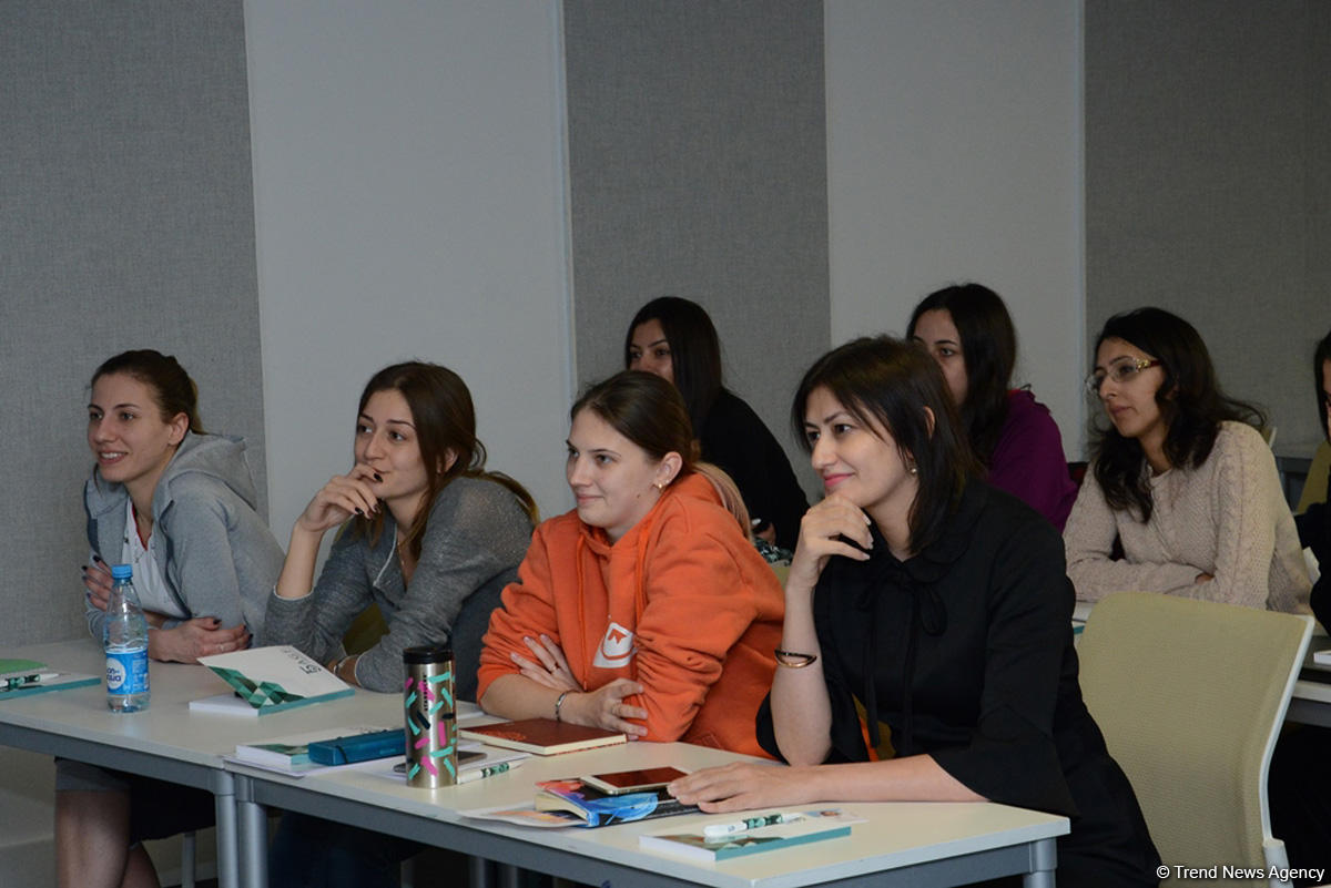Bakıda FIG-nin bədii gimnastika üzrə üçüncü dərəcəli məşqçi kursları keçirilir (FOTO)