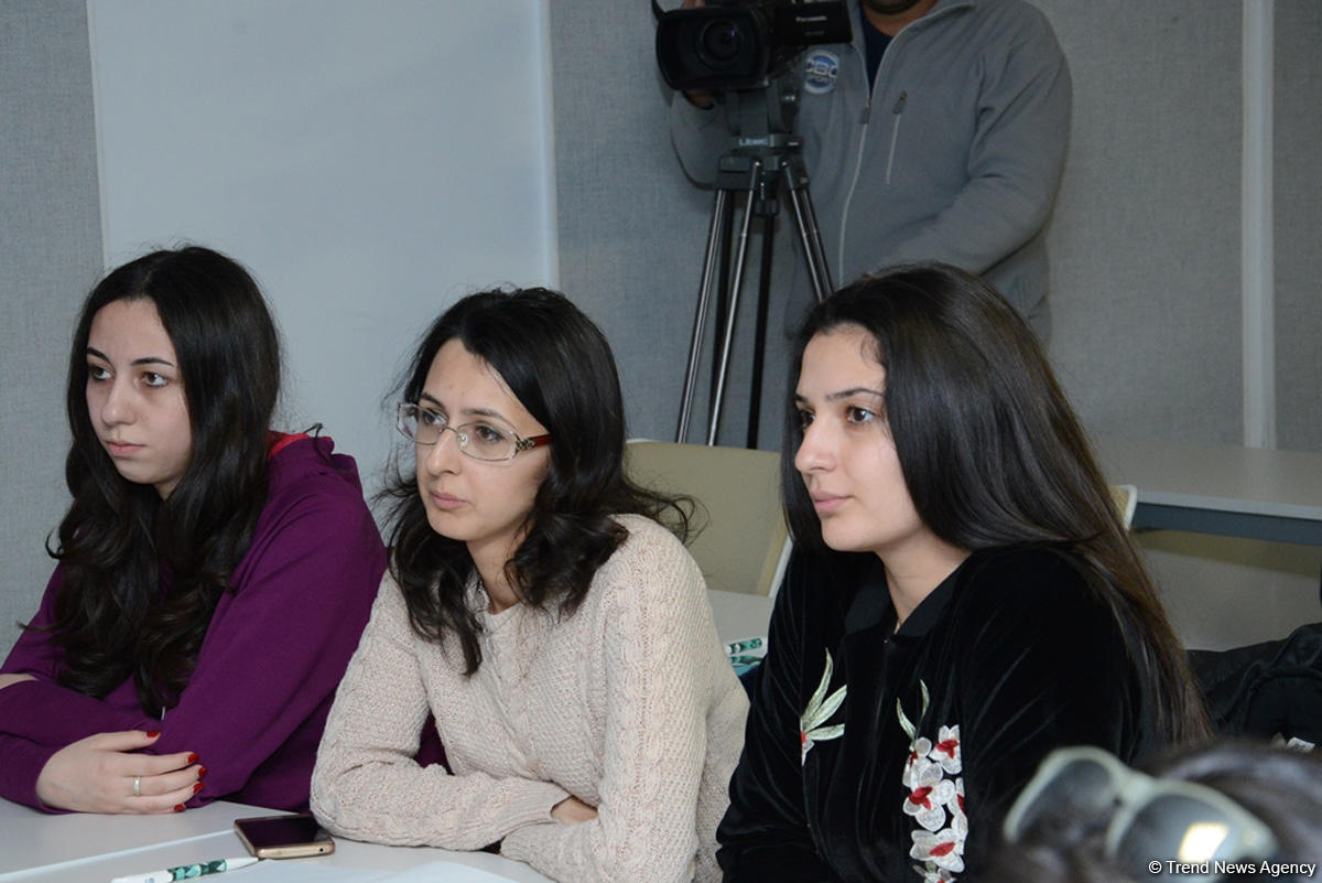 Bakıda FIG-nin bədii gimnastika üzrə üçüncü dərəcəli məşqçi kursları keçirilir (FOTO)