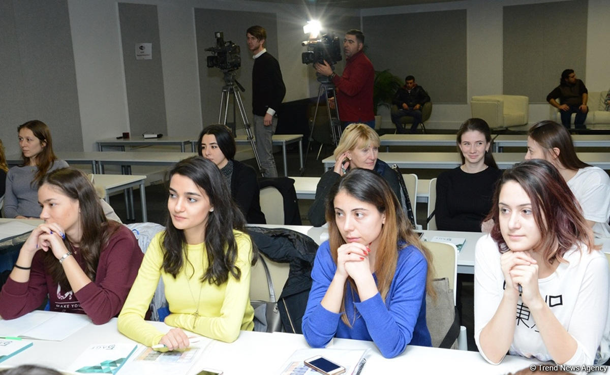 Bakıda FIG-nin bədii gimnastika üzrə üçüncü dərəcəli məşqçi kursları keçirilir (FOTO)