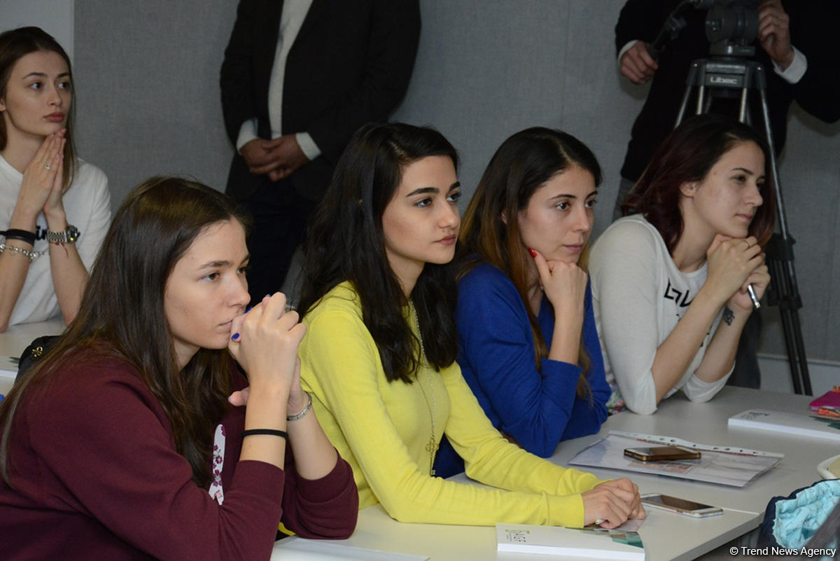 Bakıda FIG-nin bədii gimnastika üzrə üçüncü dərəcəli məşqçi kursları keçirilir (FOTO)