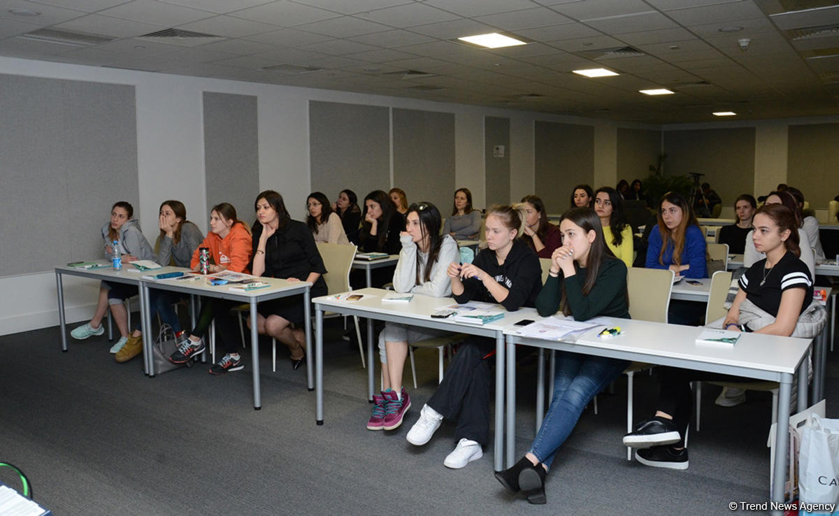 Bakıda FIG-nin bədii gimnastika üzrə üçüncü dərəcəli məşqçi kursları keçirilir (FOTO)