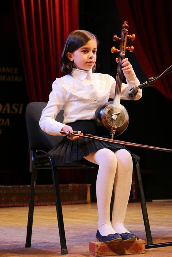 Mahnı Teatrında incəsənət müsabiqəsi keçiriləcək (FOTO)