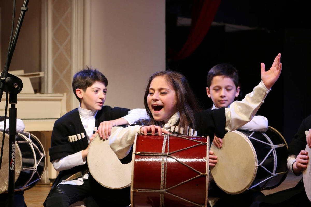 Mahnı Teatrında incəsənət müsabiqəsi keçiriləcək (FOTO)