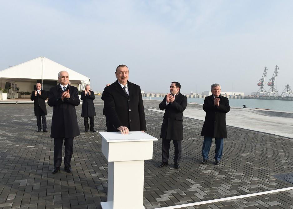 Prezident İlham Əliyev Bakı Beynəlxalq Dəniz Ticarət Limanı kompleksində RO-RO terminalının açılışında iştirak edib (FOTO) (YENİLƏNİB)