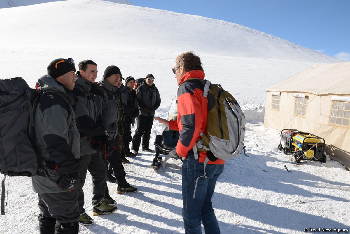 Qubada alpinistlərin axtarışı üzrə əməliyyat tədbirlərini əks etdirən - FOTO/VİDEO