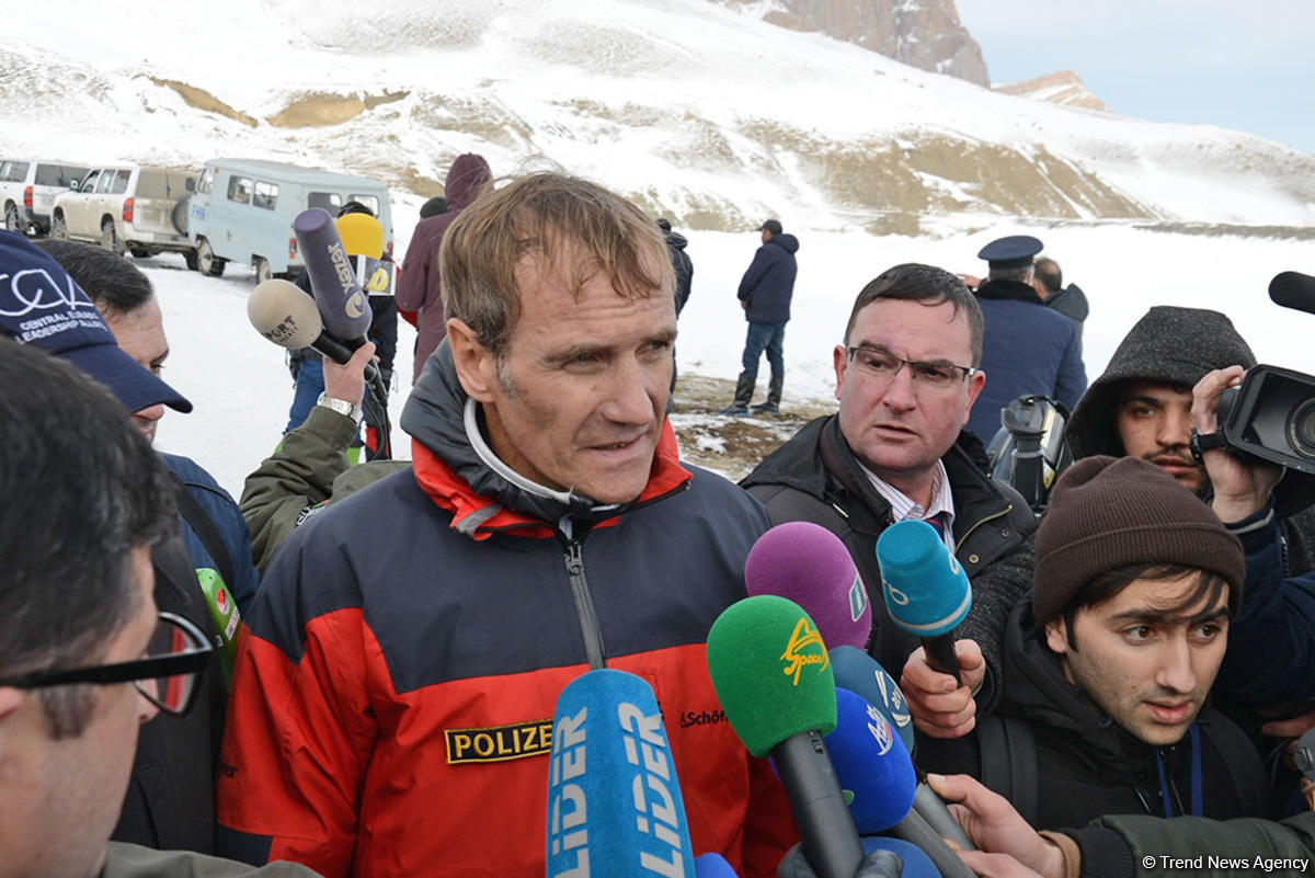 Qubada alpinistlərin axtarışı üzrə əməliyyat tədbirlərini əks etdirən - FOTO/VİDEO