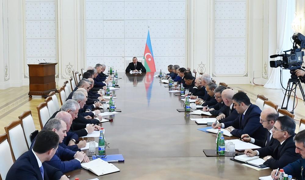 Prezident İlham Əliyevin sədrliyi ilə Nazirlər Kabinetinin iclası keçirilib (FOTO) (YENİLƏNİB)