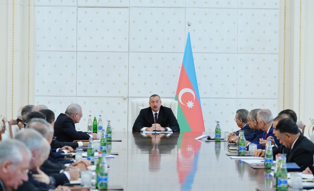 Prezident İlham Əliyevin sədrliyi ilə Nazirlər Kabinetinin iclası keçirilib (FOTO) (YENİLƏNİB)