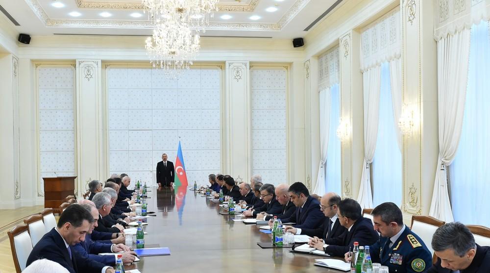 Prezident İlham Əliyevin sədrliyi ilə Nazirlər Kabinetinin iclası keçirilib (FOTO) (YENİLƏNİB)