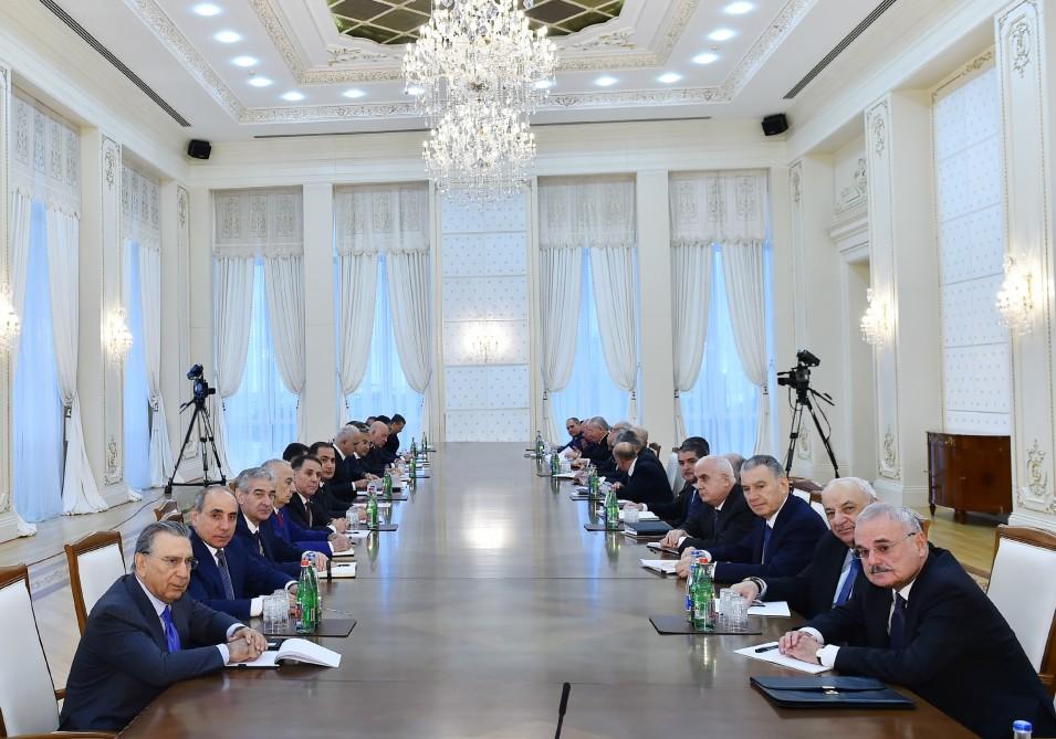 Prezident İlham Əliyevin sədrliyi ilə Nazirlər Kabinetinin iclası keçirilib (FOTO) (YENİLƏNİB)