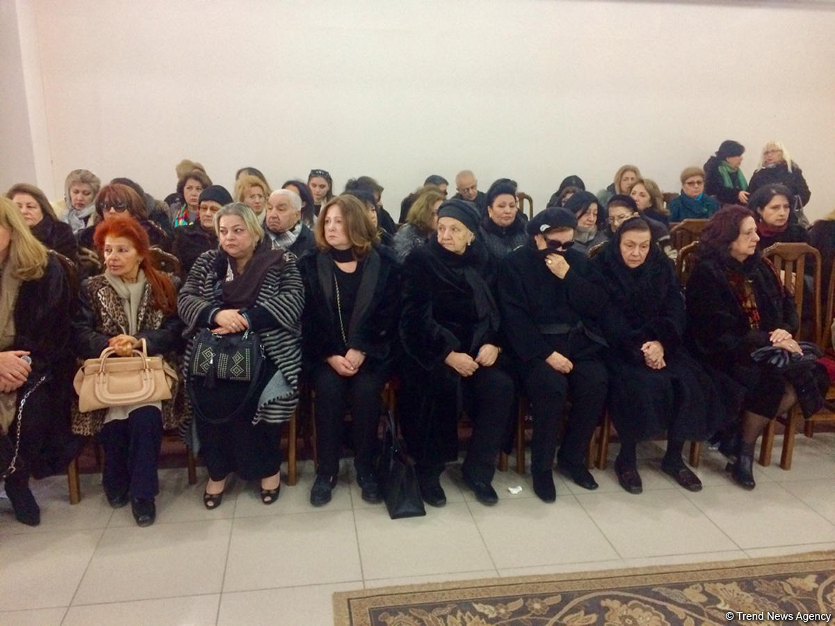 Bakıda məşhur pianoçu Çingiz Sadıxovla vida mərasimi keçirilir (FOTO)