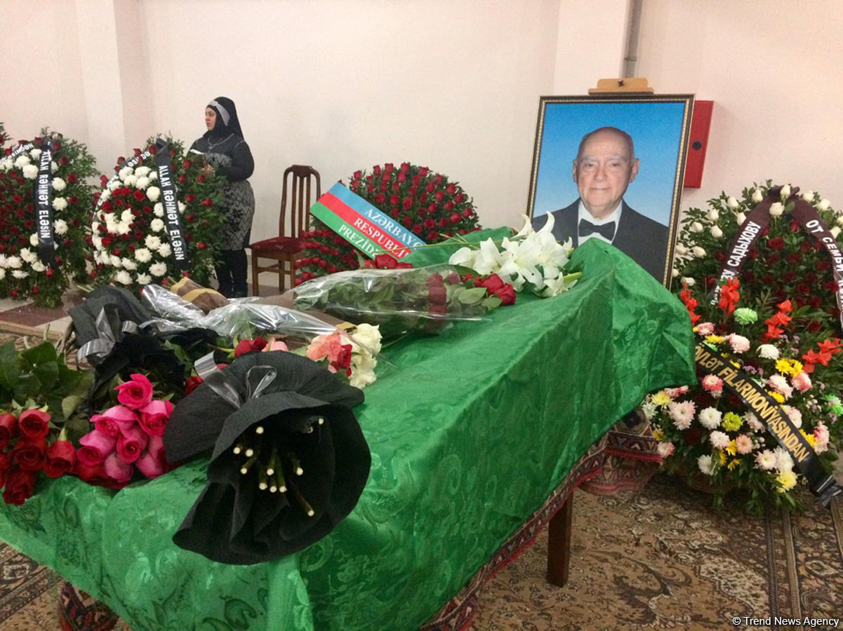 Bakıda məşhur pianoçu Çingiz Sadıxovla vida mərasimi keçirilir (FOTO)