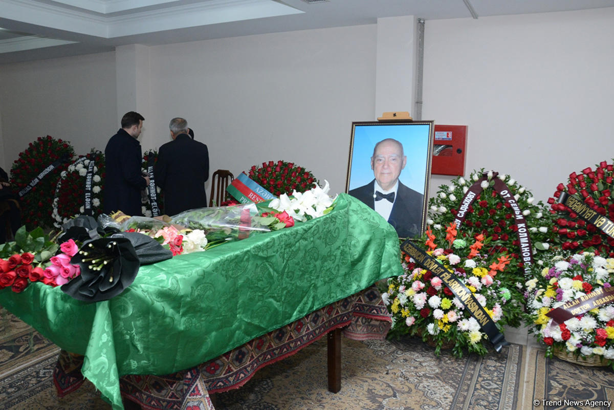 Bakıda məşhur pianoçu Çingiz Sadıxovla vida mərasimi keçirilir (FOTO)