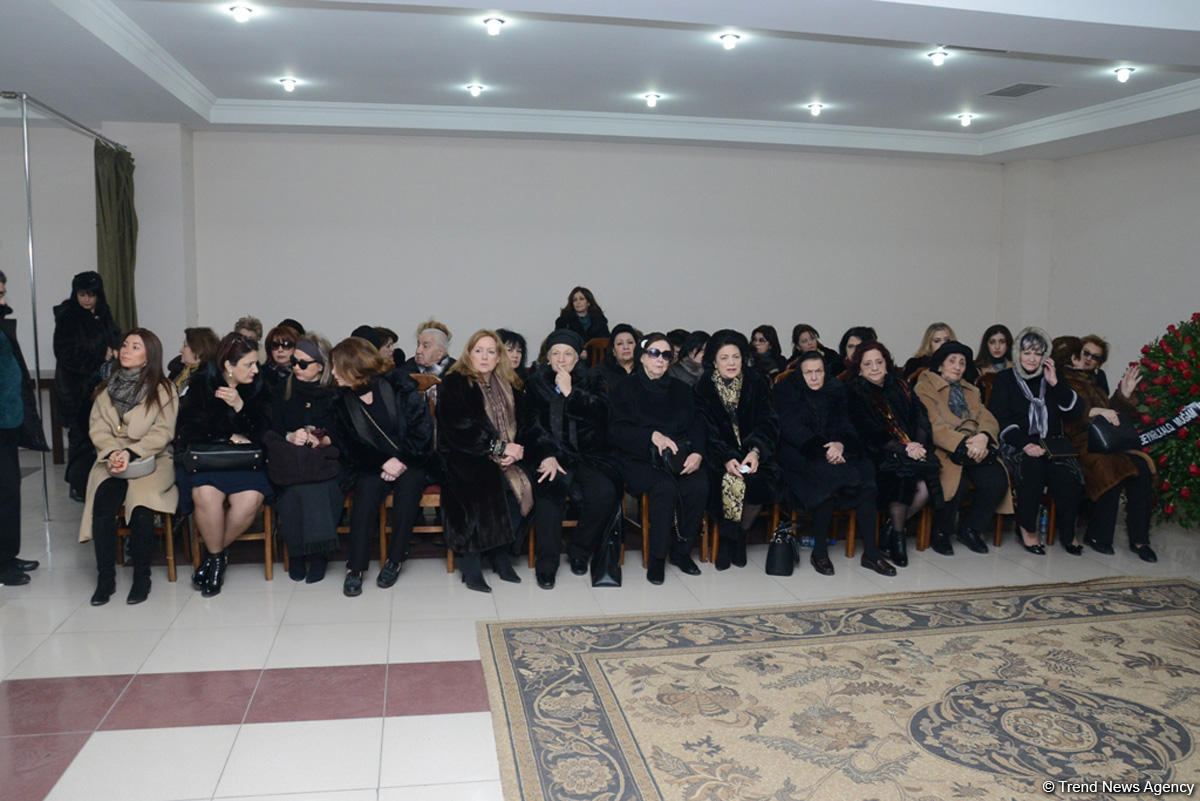 Bakıda məşhur pianoçu Çingiz Sadıxovla vida mərasimi keçirilir (FOTO)