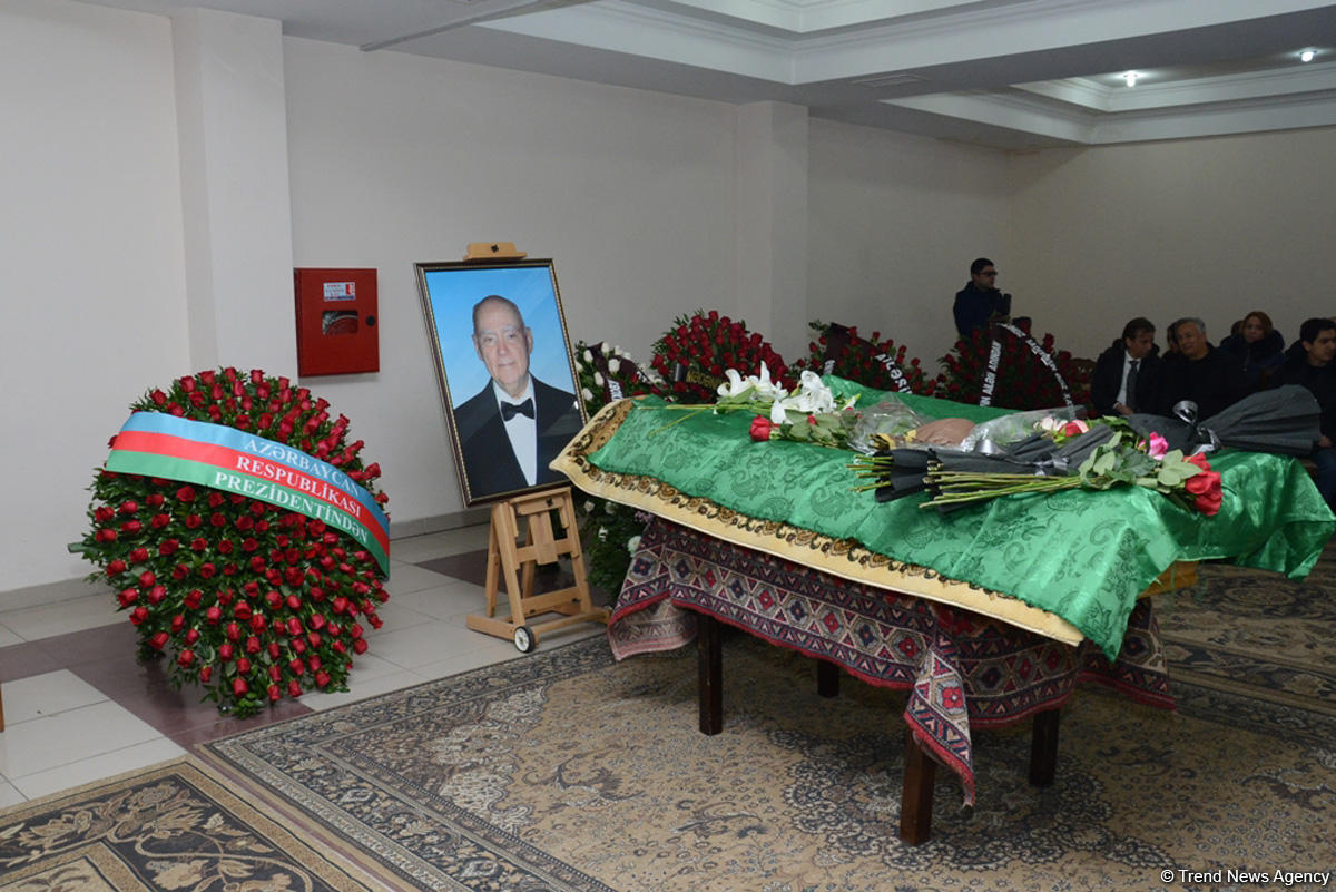 Bakıda məşhur pianoçu Çingiz Sadıxovla vida mərasimi keçirilir (FOTO)