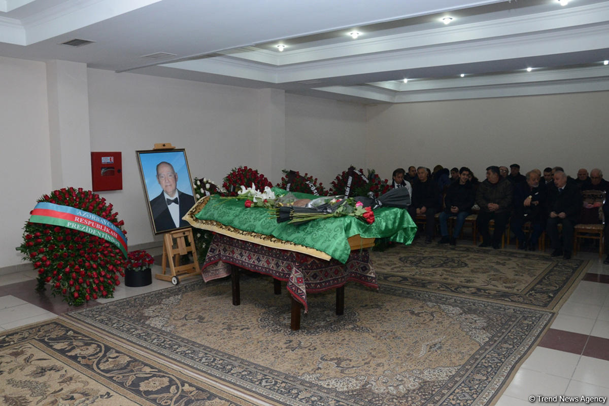 Bakıda məşhur pianoçu Çingiz Sadıxovla vida mərasimi keçirilir (FOTO)