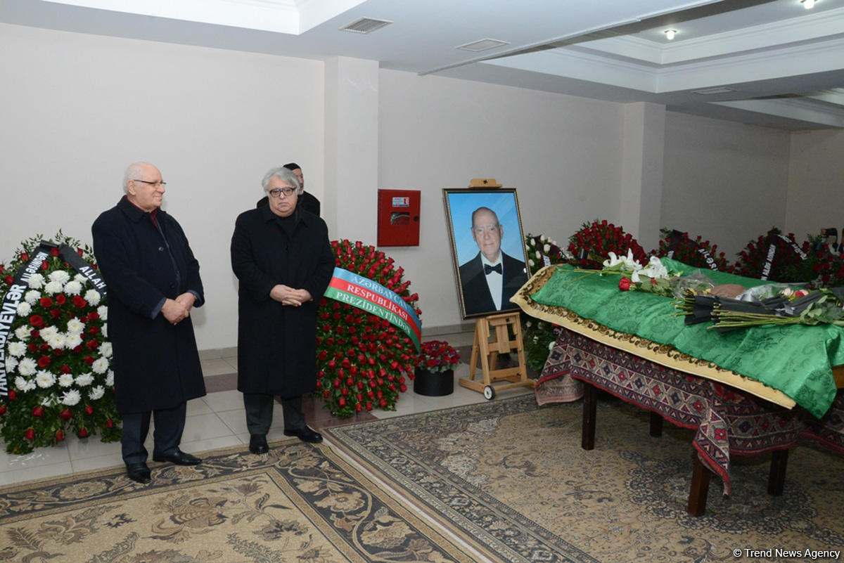 Bakıda məşhur pianoçu Çingiz Sadıxovla vida mərasimi keçirilir (FOTO)