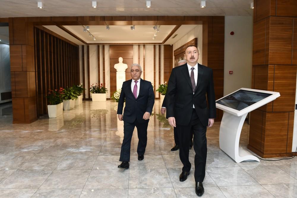Prezident İlham Əliyev Bakı Paylayıcı Şəbəkəsinin yeni inzibati binasının və yarımstansiyalarının açılışında iştirak edib (FOTO) (YENİLƏNİB)