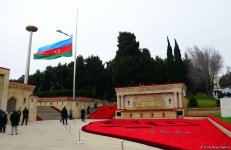 Azərbaycan ictimaiyyəti 20 Yanvar faciəsi qurbanlarının əziz xatirəsini yad edir (FOTO)