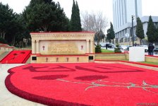 Azərbaycan ictimaiyyəti 20 Yanvar faciəsi qurbanlarının əziz xatirəsini yad edir (FOTO)