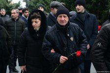 Azərbaycan ictimaiyyəti 20 Yanvar faciəsi qurbanlarının əziz xatirəsini yad edir (FOTO)