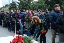 Azərbaycan ictimaiyyəti 20 Yanvar faciəsi qurbanlarının əziz xatirəsini yad edir (FOTO)