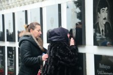 Azərbaycan ictimaiyyəti 20 Yanvar faciəsi qurbanlarının əziz xatirəsini yad edir (FOTO)