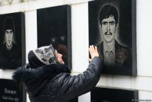 Azərbaycan ictimaiyyəti 20 Yanvar faciəsi qurbanlarının əziz xatirəsini yad edir (FOTO)