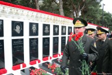 Azərbaycan ictimaiyyəti 20 Yanvar faciəsi qurbanlarının əziz xatirəsini yad edir (FOTO)