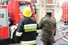 FHN: "Azneft"də yaşayış binasında baş verən yanğın söndürülüb (YENİLƏNİB 2) (FOTO)