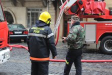 FHN: "Azneft"də yaşayış binasında baş verən yanğın söndürülüb (YENİLƏNİB 2) (FOTO)