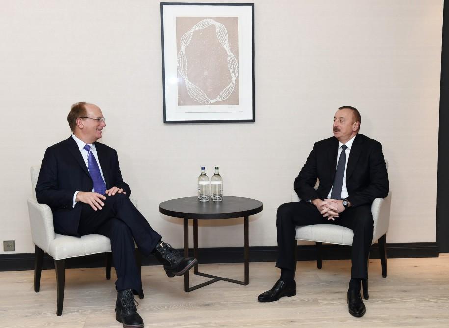 Prezident İlham Əliyev Davosda ABŞ-ın “Black Rock” şirkətinin təsisçisi ilə görüşüb (YENİLƏNİB) (FOTO)