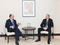 Prezident İlham Əliyev Davosda ABŞ-ın “Black Rock” şirkətinin təsisçisi ilə görüşüb (YENİLƏNİB) (FOTO)