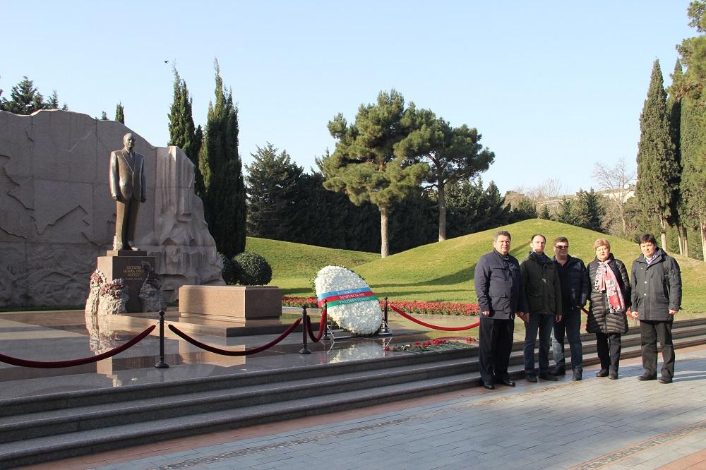 Moskva məktəblərinin direktorları Bilik Fondunda olublar (FOTO)