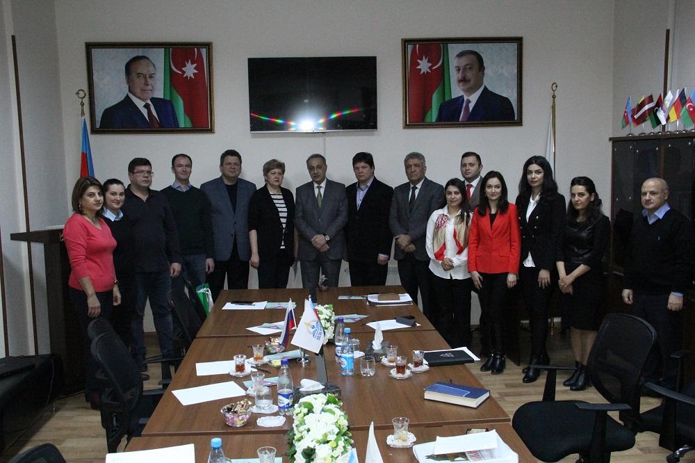 Moskva məktəblərinin direktorları Bilik Fondunda olublar (FOTO)