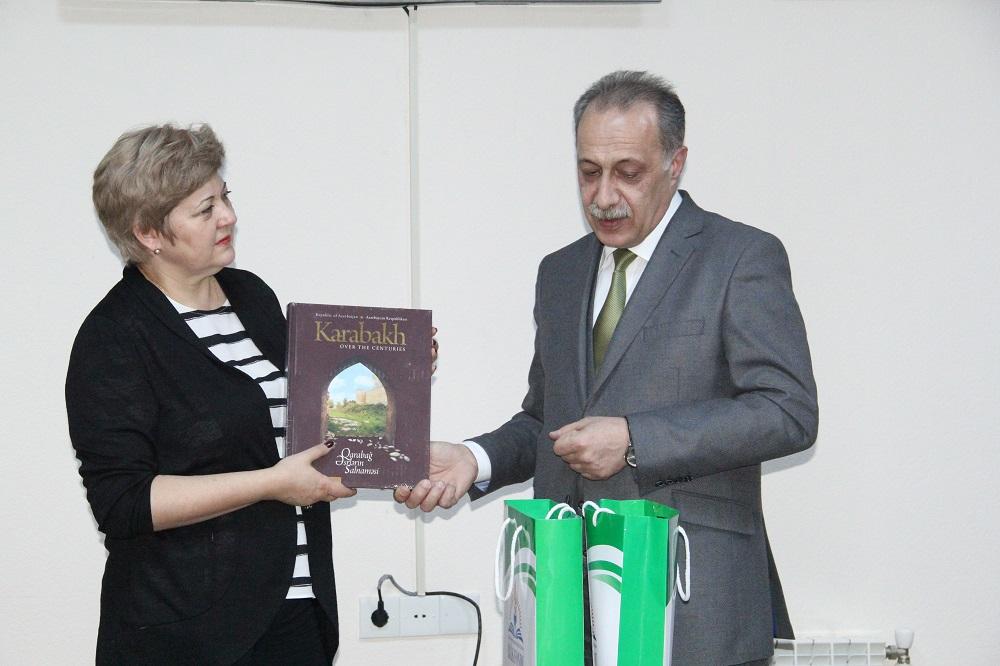 Moskva məktəblərinin direktorları Bilik Fondunda olublar (FOTO)
