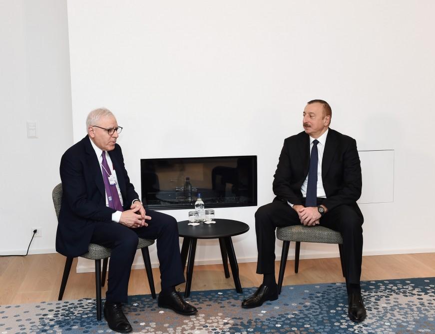 Prezident İlham Əliyevin Davosda ABŞ-ın "Carlyle Group" şirkətinin həmtəsisçisi və icraçı direktoru ilə görüşü olub (FOTO) (YENİLƏNİB)
