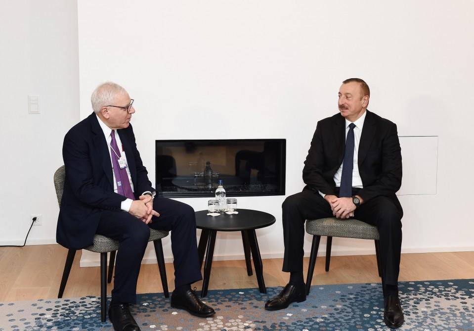 Prezident İlham Əliyevin Davosda ABŞ-ın "Carlyle Group" şirkətinin həmtəsisçisi və icraçı direktoru ilə görüşü olub (FOTO) (YENİLƏNİB)