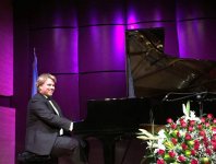 Məşhur blüz və caz pianoçusu Bakıda konsert verib (FOTO)