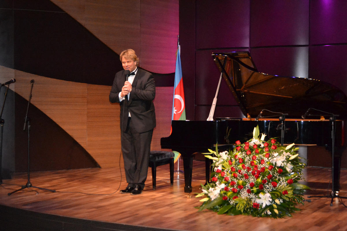 Məşhur blüz və caz pianoçusu Bakıda konsert verib (FOTO)