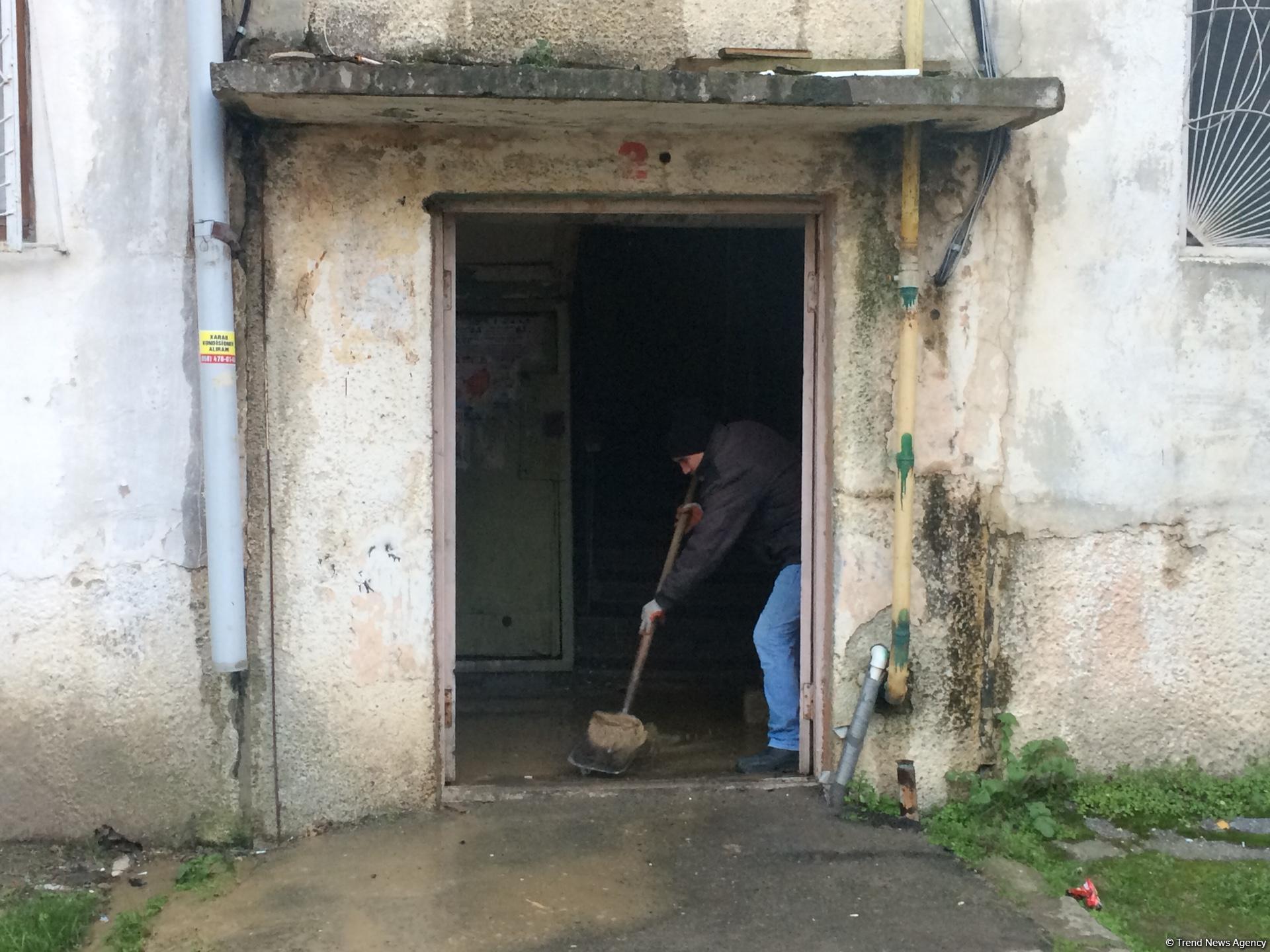 FHN Bakıdakı yanğın barədə: Qaz partlayışı barədə məlumat doğru deyil, məişət tullantıları yanıb (FOTO)