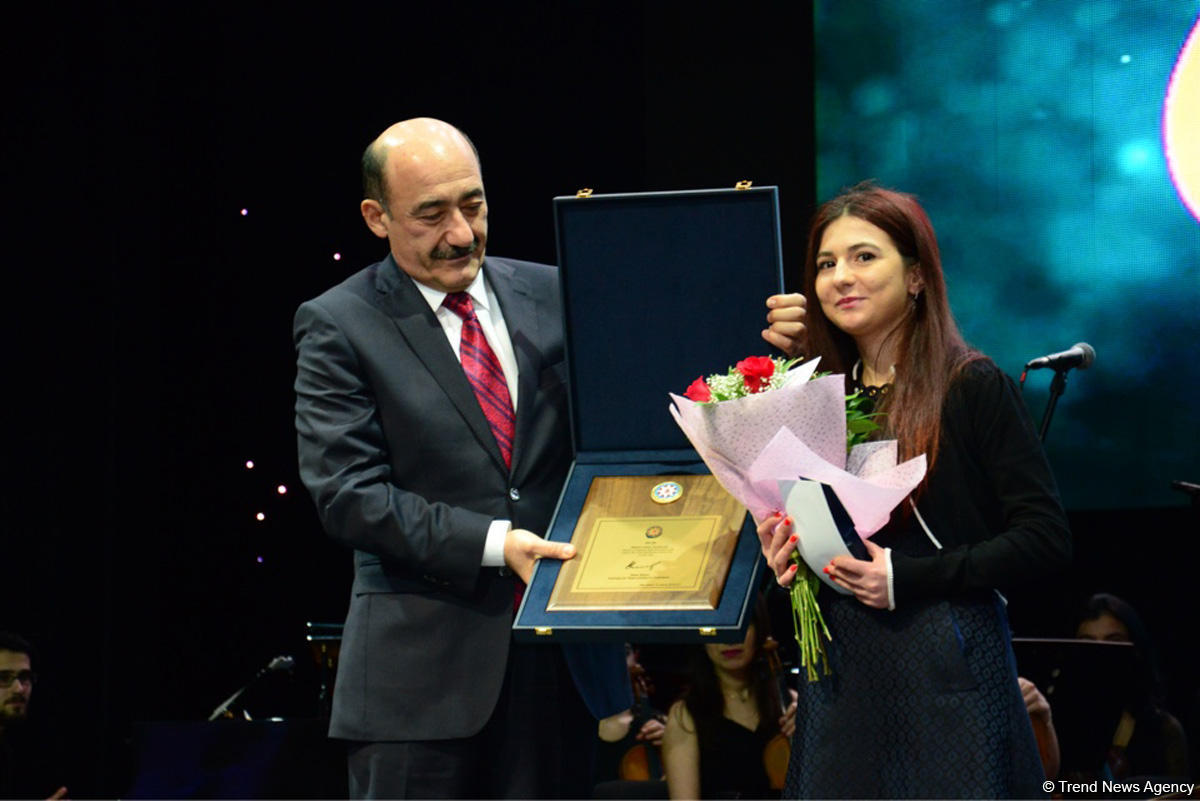 2018-ci il Gənclər üçün Prezident mükafatlarının təqdim edilməsi və bir sıra digər gənclərin mükafatlandırılması mərasimi keçirilib (FOTO)