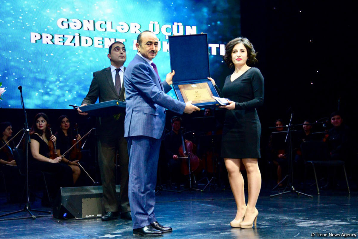 2018-ci il Gənclər üçün Prezident mükafatlarının təqdim edilməsi və bir sıra digər gənclərin mükafatlandırılması mərasimi keçirilib (FOTO)